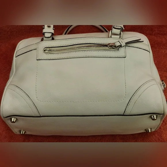 A Coach Hamptons satchel  serial number B0751-F08AD5 - Picture 7 of 15